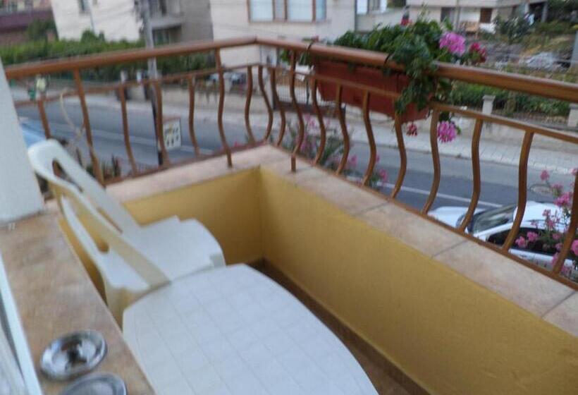 غرفة قياسية مزوَّدة بتراس, Guest House Stoyanovi