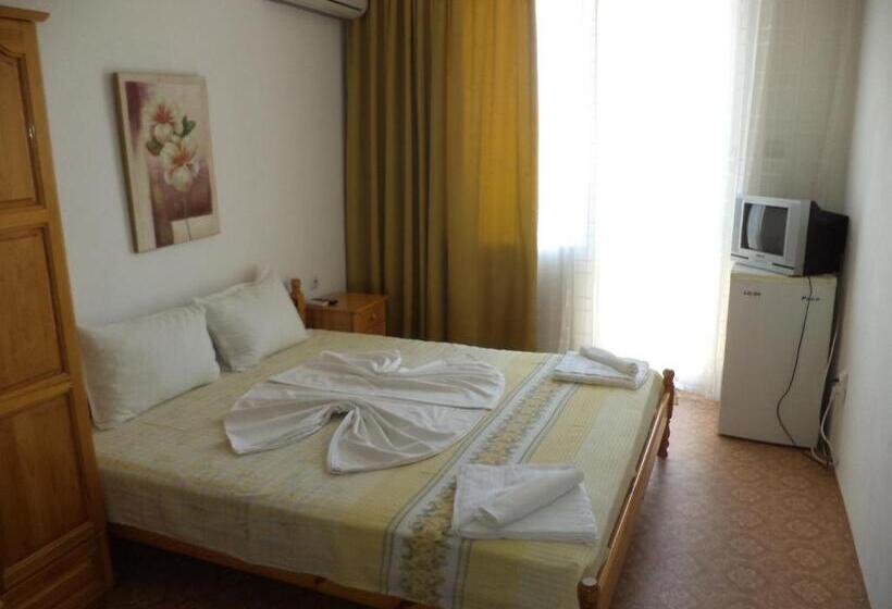 חדר סטנדרט עם מרפסת, Guest House Stoyanovi