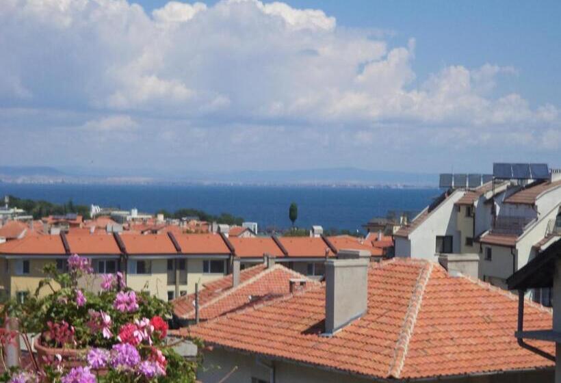 غرفة قياسية مزوَّدة بشُرفة, Guest House Stoyanovi