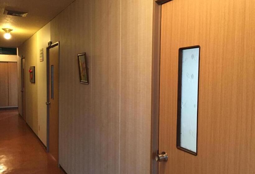 غرفة إقتصادية حمام مشترك, Uchihan