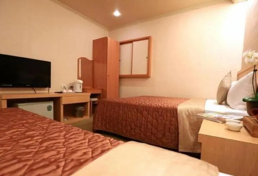 اتاق استاندارد سه نفره, Red Cabin Inn