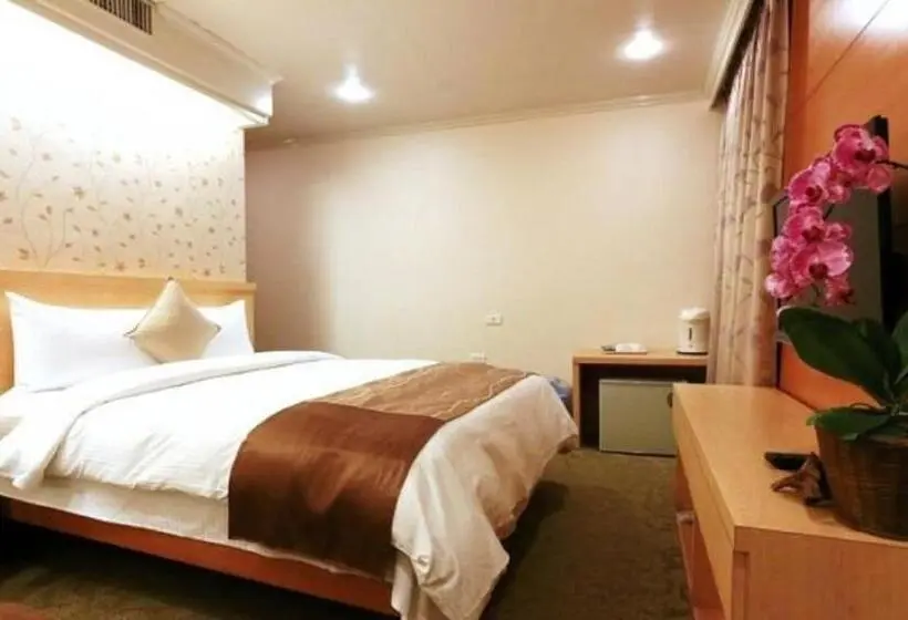 اتاق استاندارد سه نفره, Red Cabin Inn