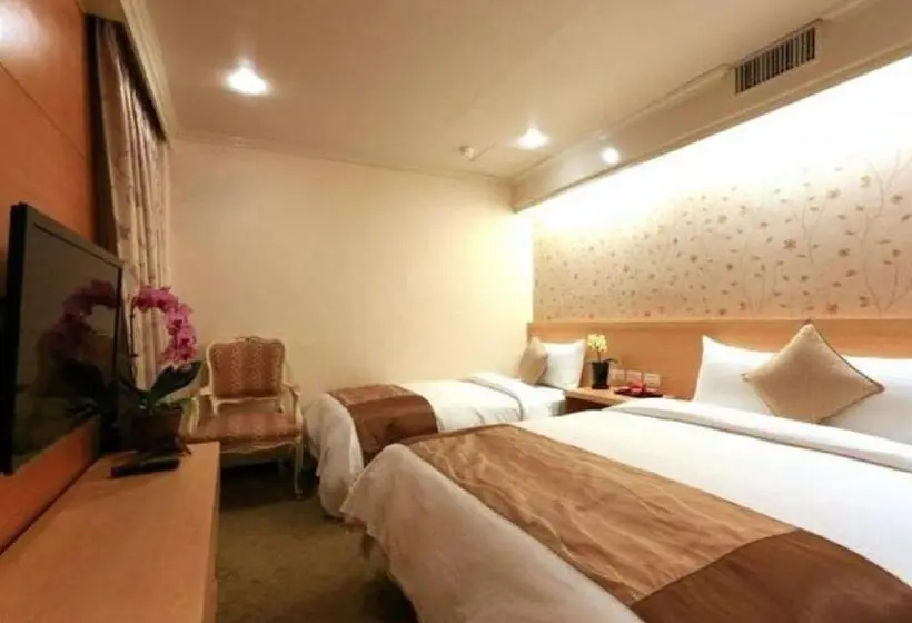 اتاق استاندارد سه نفره, Red Cabin Inn
