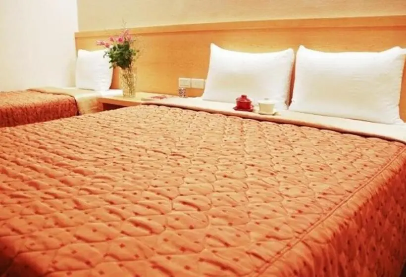 اتاق استاندارد سه نفره, Red Cabin Inn