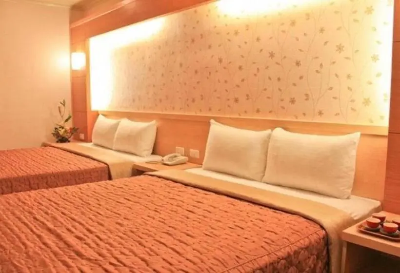 اتاق استاندارد چهار تخته, Red Cabin Inn
