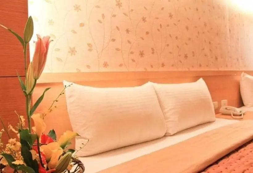 اتاق استاندارد چهار تخته, Red Cabin Inn