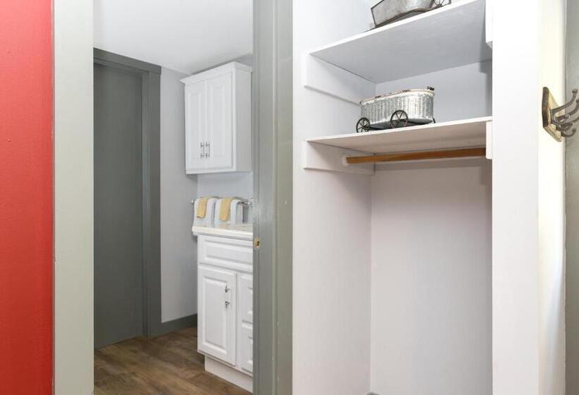 اتاق استاندارد, Warren Lodge