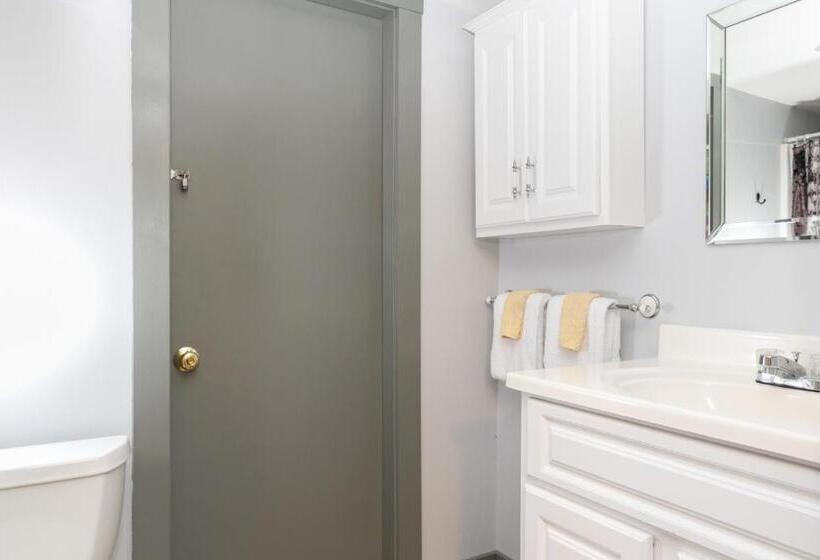 اتاق استاندارد, Warren Lodge