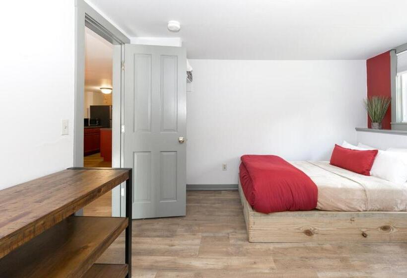 آپارتمان 1 خوابه, Warren Lodge