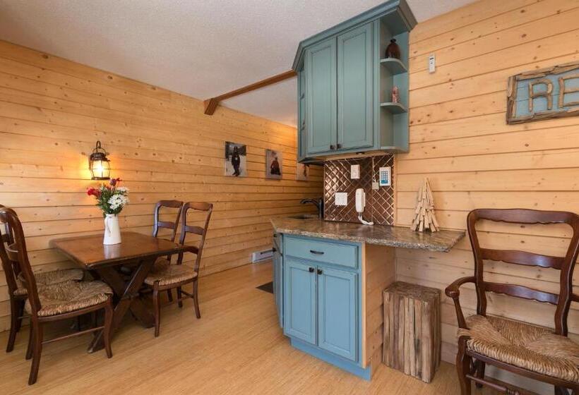 کابین, Warren Lodge