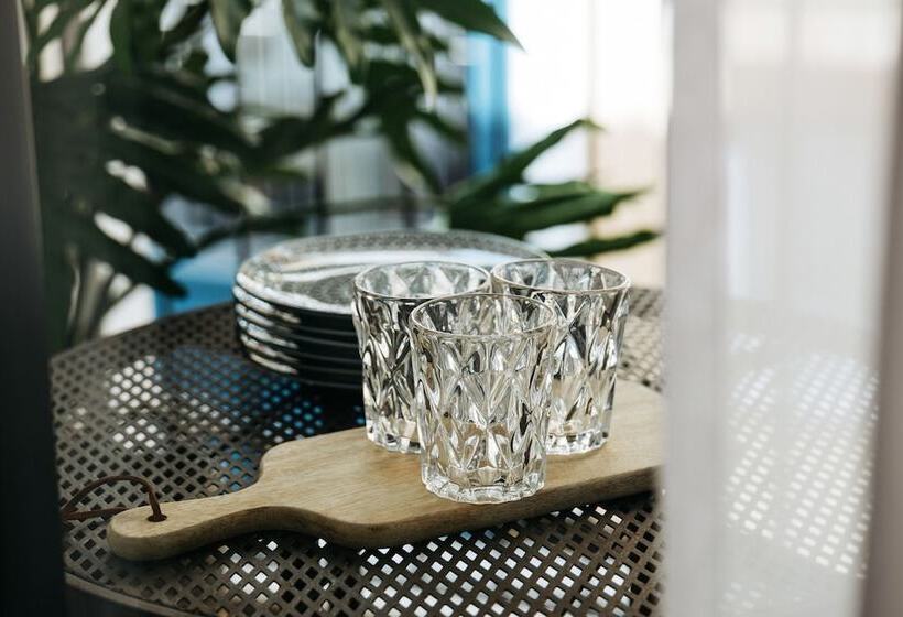 شقة غرفتين, Terreno Studios