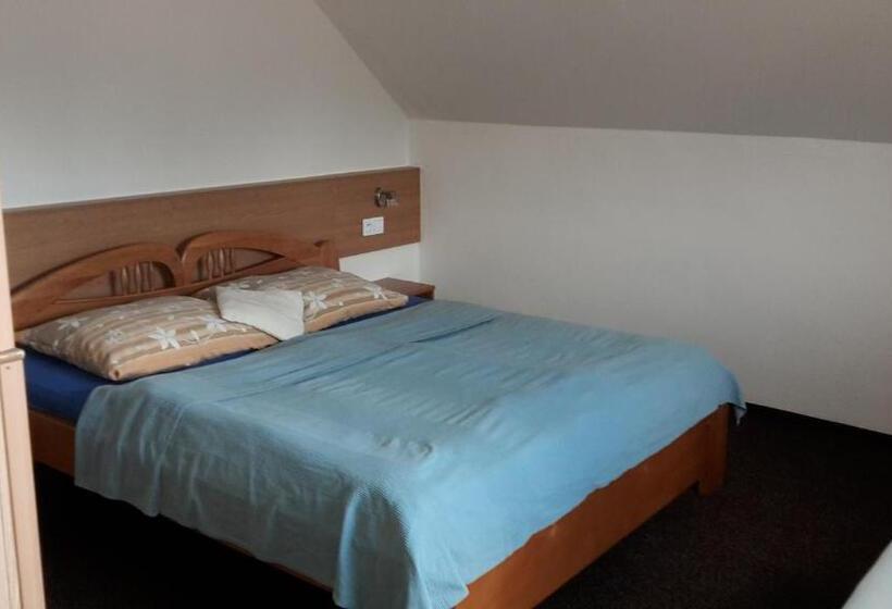 غرفة قياسية ثلاثية, Penzión Marco Polo