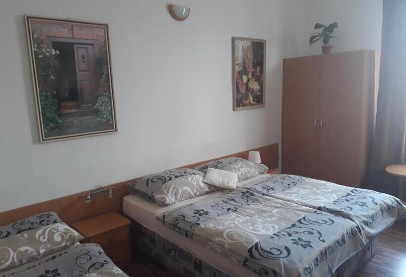 غرفة قياسية رباعية, Penzión Marco Polo