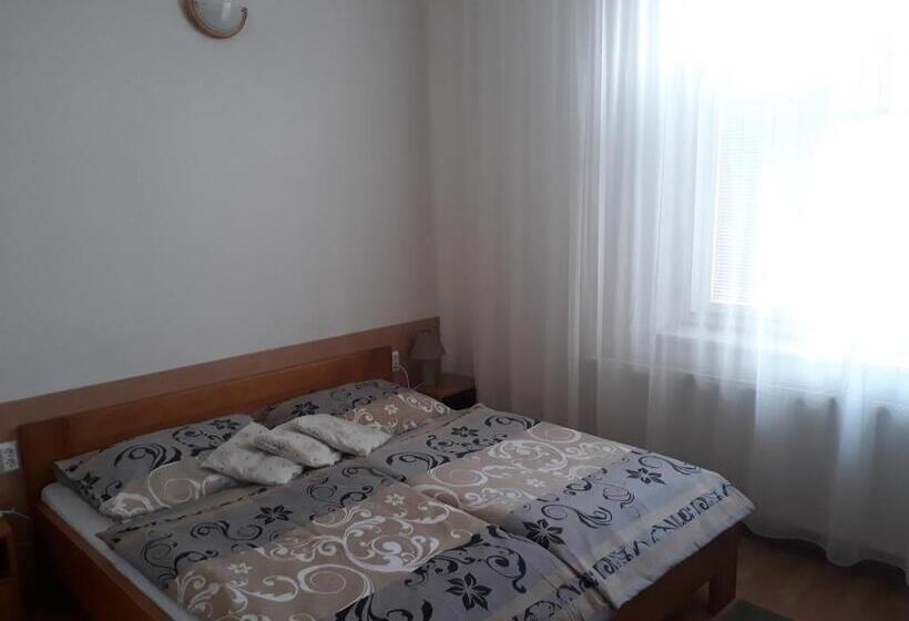 غرفة قياسية ثلاثية, Penzión Marco Polo