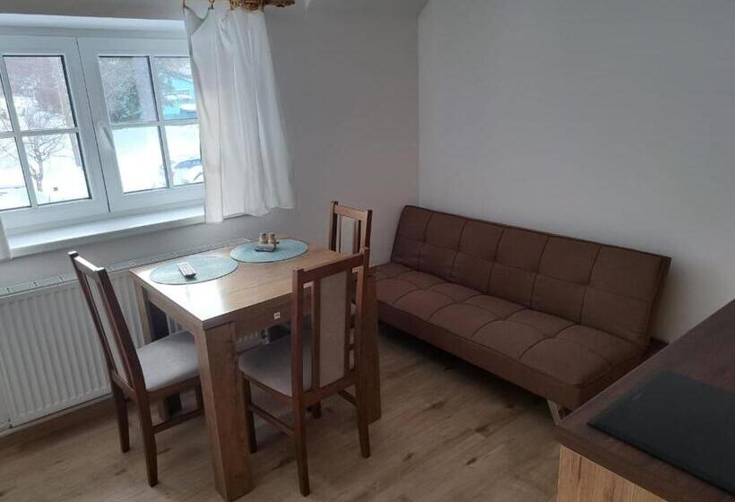 Bas Trippelrum, Penzion Richard