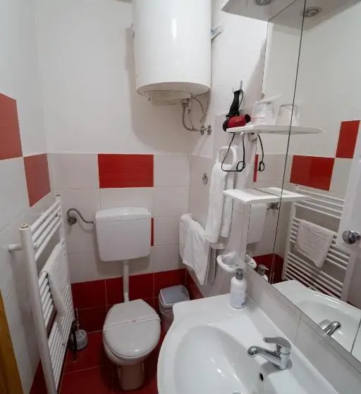 اتاق استاندارد چهار تخته, Guest House Babilon