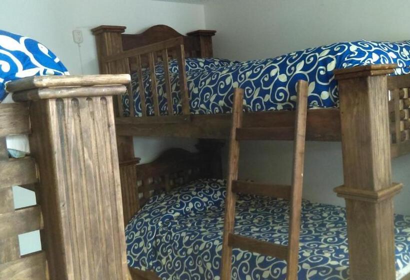 Четырехместный Номер Economy, Hostal Makea Pachuca