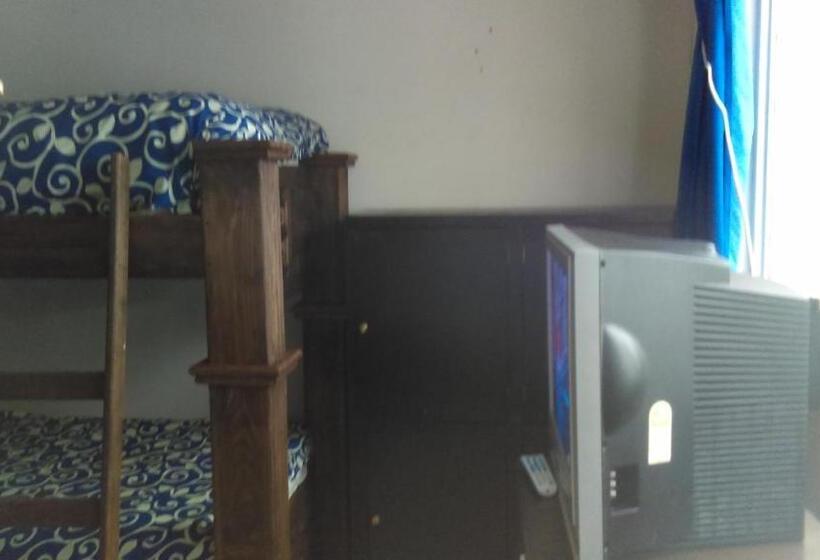 Четырехместный Номер Economy, Hostal Makea Pachuca