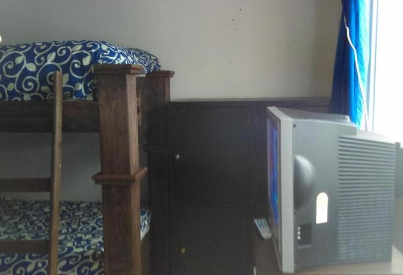 エコノミー４人部屋, Hostal Makea Pachuca