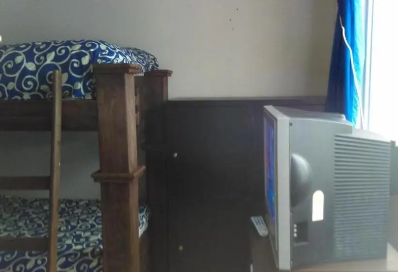 エコノミー４人部屋, Hostal Makea Pachuca