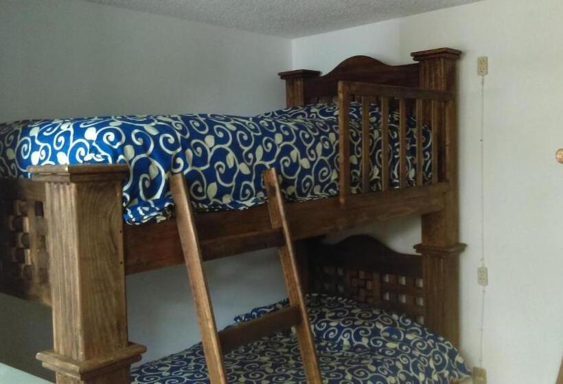 Четырехместный Номер Economy, Hostal Makea Pachuca