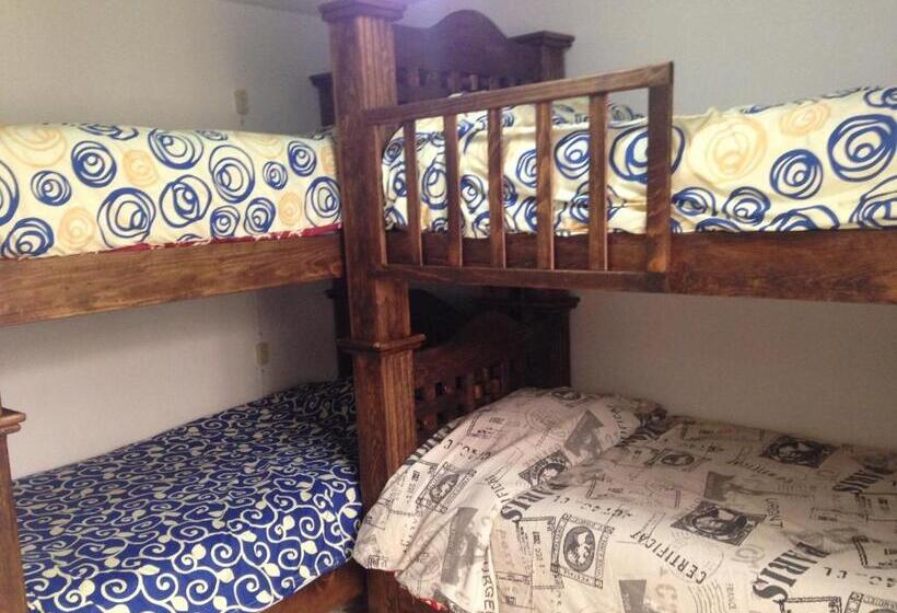 Четырехместный Номер Economy, Hostal Makea Pachuca