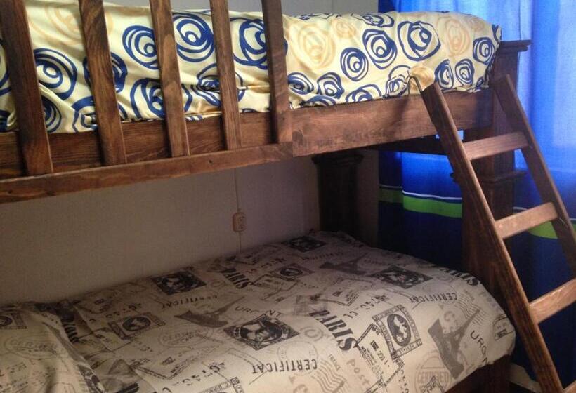 エコノミー４人部屋, Hostal Makea Pachuca