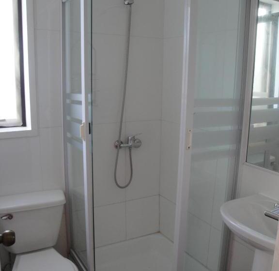 اتاق خانوادگی, The Travelling Chile