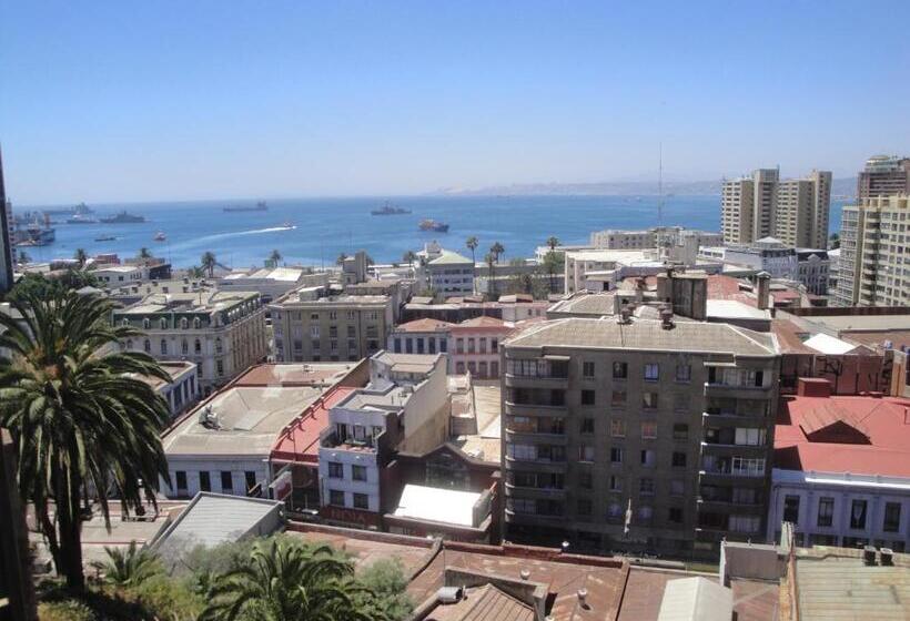 اتاق لوکس با بالکن و چشمانداز دریا, The Travelling Chile