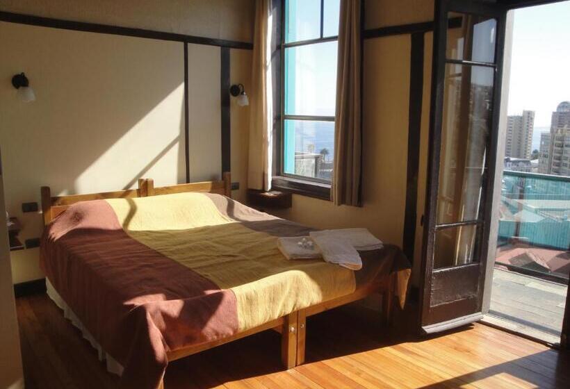 اتاق لوکس با بالکن و چشمانداز دریا, The Travelling Chile