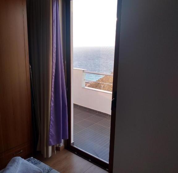 Deluxe Room, Vila Pasqyra