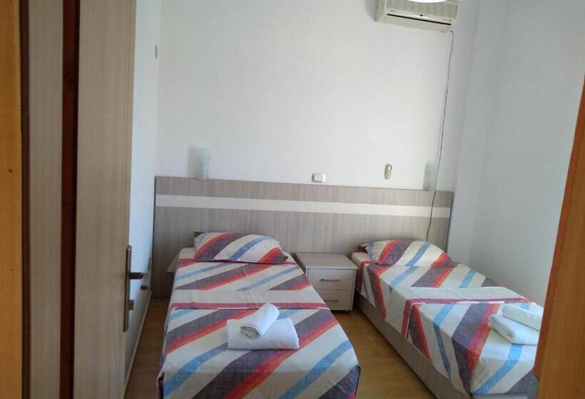 1 Bedroom Apartment Sea View, Vila Pasqyra