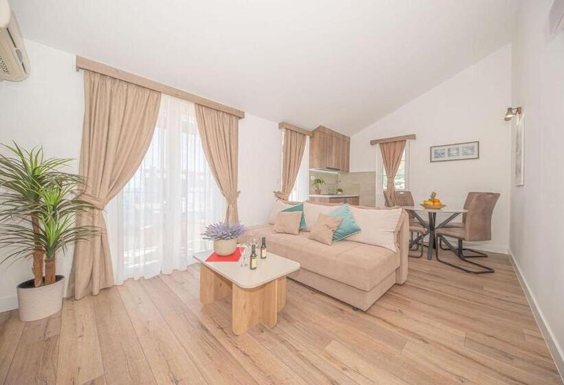 سوییت, Guest House S Lux