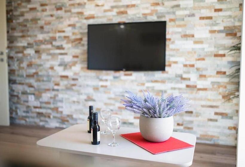 سوییت, Guest House S Lux