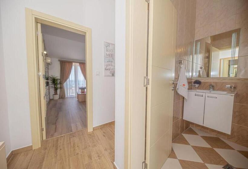 سوییت, Guest House S Lux