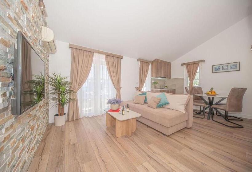 سوییت, Guest House S Lux