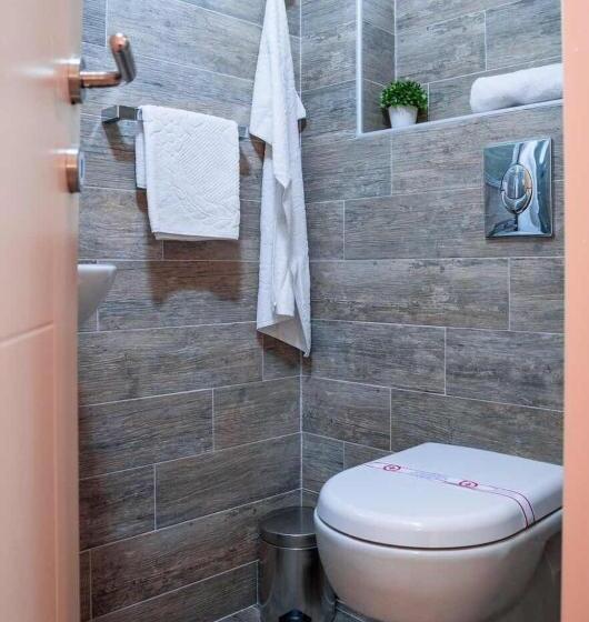 سوئیت با بالکن, Guest House S Lux