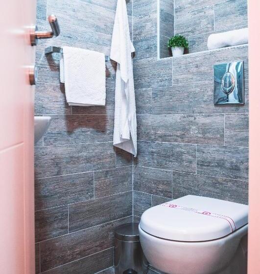 استودیوی استاندارد, Guest House S Lux