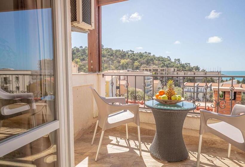 استودیوی استاندارد با چشمانداز دریا, Guest House S Lux