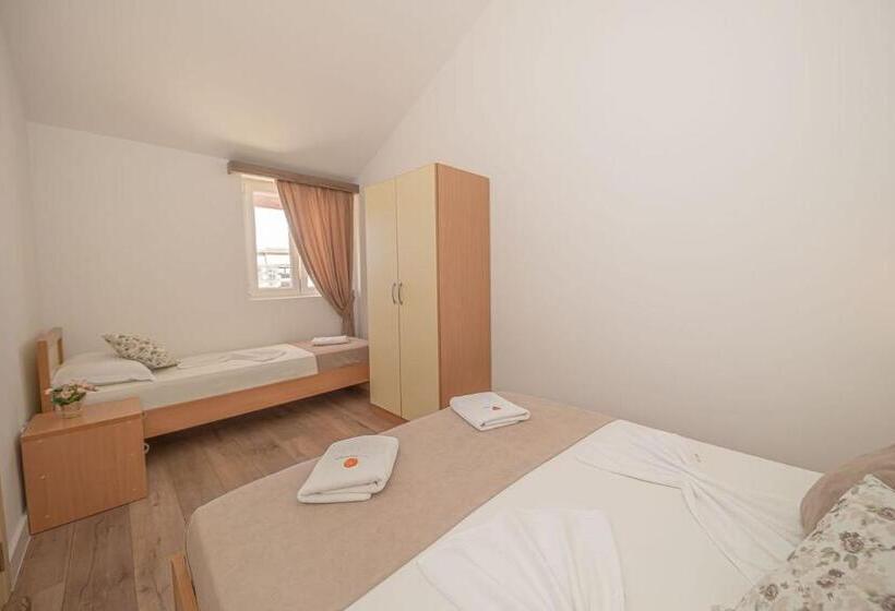 استودیوی استاندارد با چشمانداز دریا, Guest House S Lux