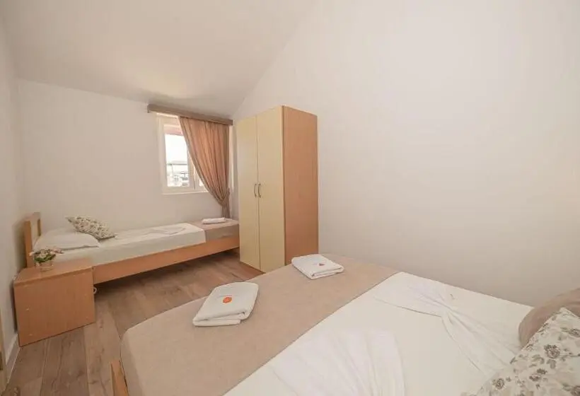 استودیوی استاندارد با چشم‌انداز دریا, Guest House S Lux