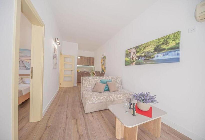 استودیوی استاندارد با چشمانداز دریا, Guest House S Lux