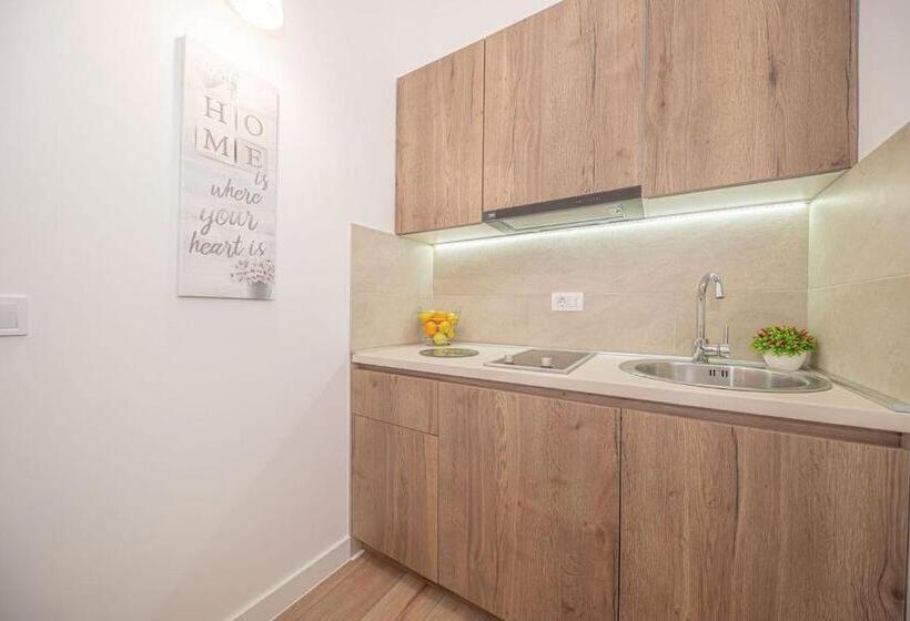 استودیوی استاندارد با چشمانداز دریا, Guest House S Lux