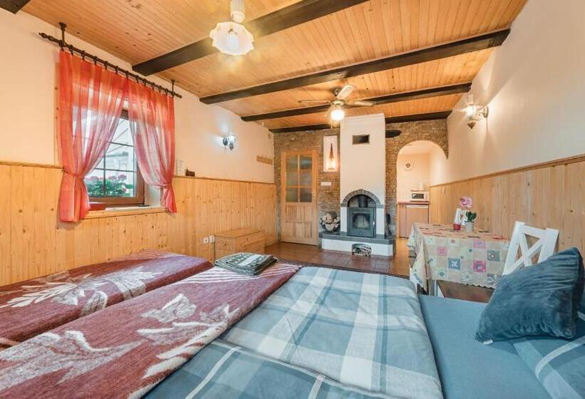 패밀리 스튜디오, Privat Lena