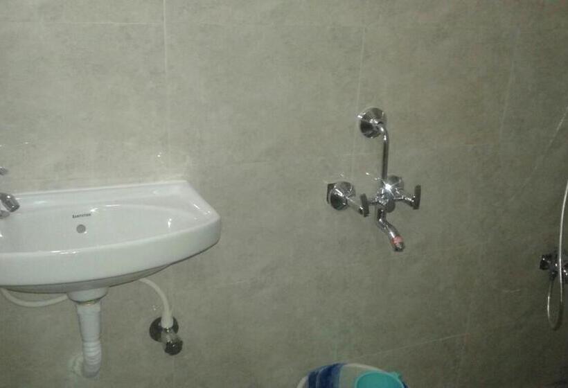 Трехместный Номер Базовый, Xavier Guest House