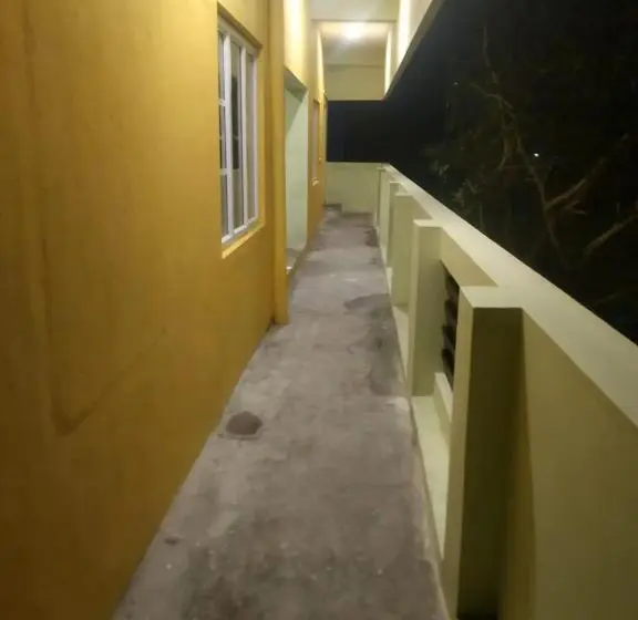 ベーシックトリプルルーム, Xavier Guest House