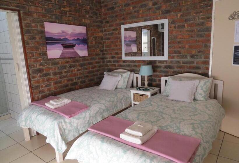 Номер Стандарт, Coral Tree Guest Rooms