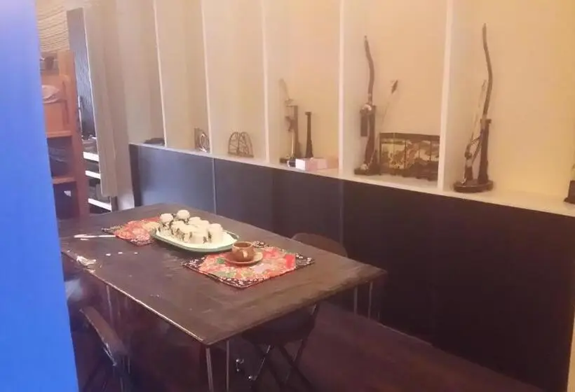 ルームシェアのワンベッド, Guest House Hana