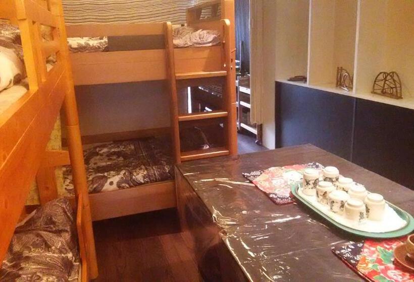 共用房间的床, Guest House Hana