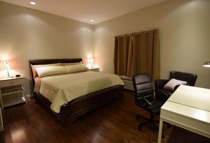 חדר דלוקס עם מיטת קינג, The Lion Inn & Suites